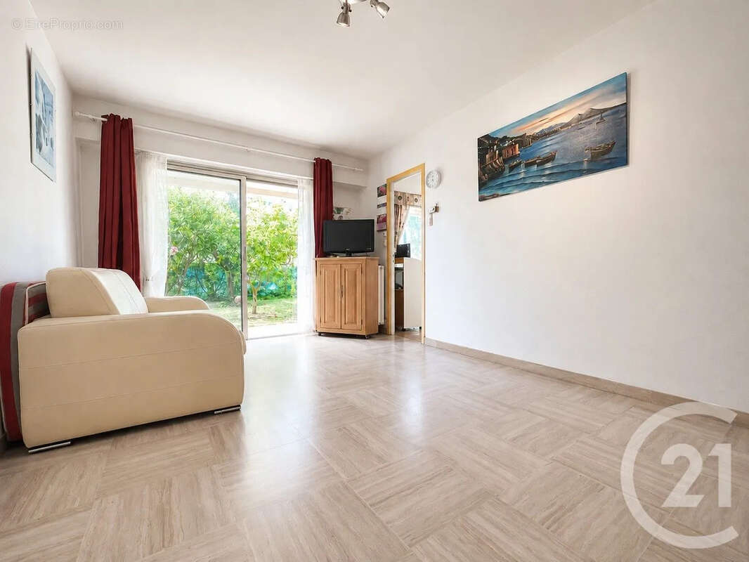 Appartement à SAINT-LAURENT-DU-VAR