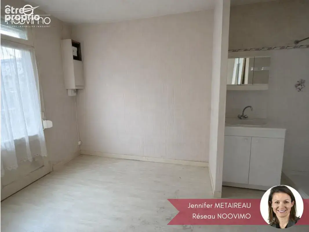 Coeur de bourg ! Au calme, maison à rénover non mitoyenne av - photo 8