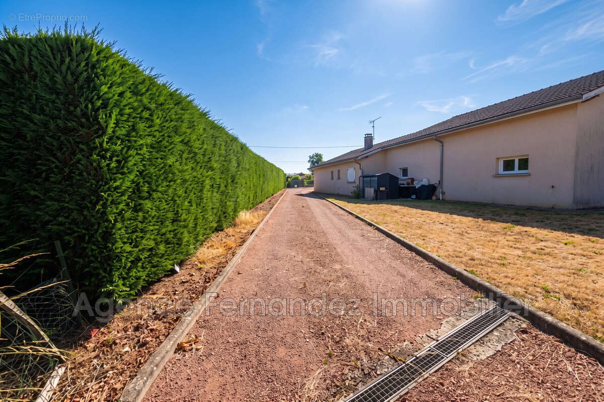 Maison 70 m² à Baugy  - photo 3
