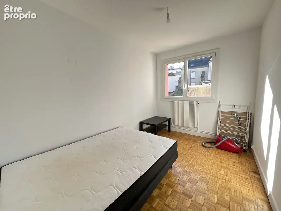 Appartement T3 de 69 m2   Hyper centre La Roche-sur-Yon   2 balcons   Cave - photo 8
