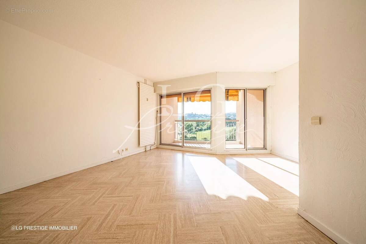Appartement à MANDELIEU-LA-NAPOULE