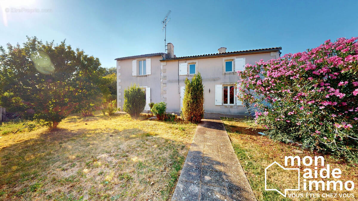 Maison à COULON