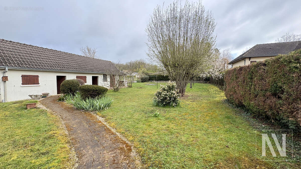 Maison à VILLEMOYENNE