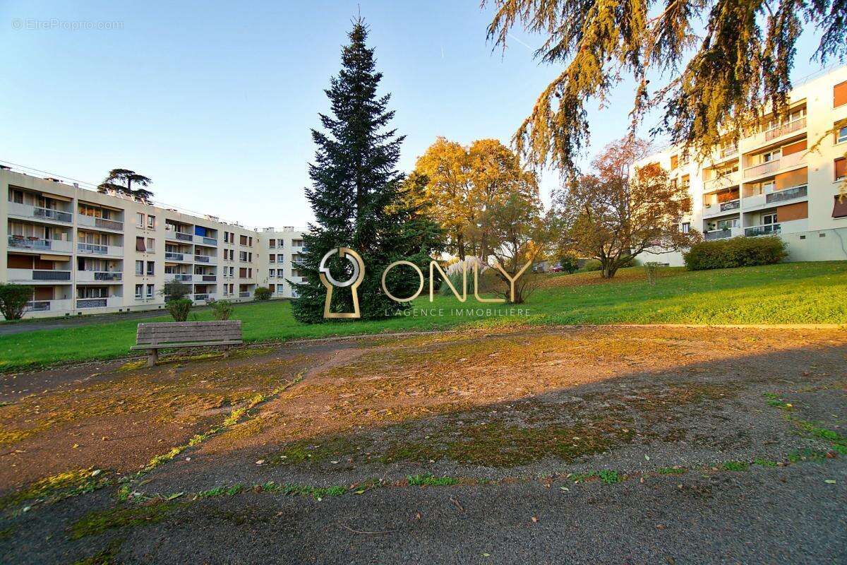 Appartement à GENAY