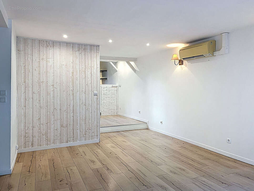 Appartement à NEAUPHLE-LE-CHATEAU