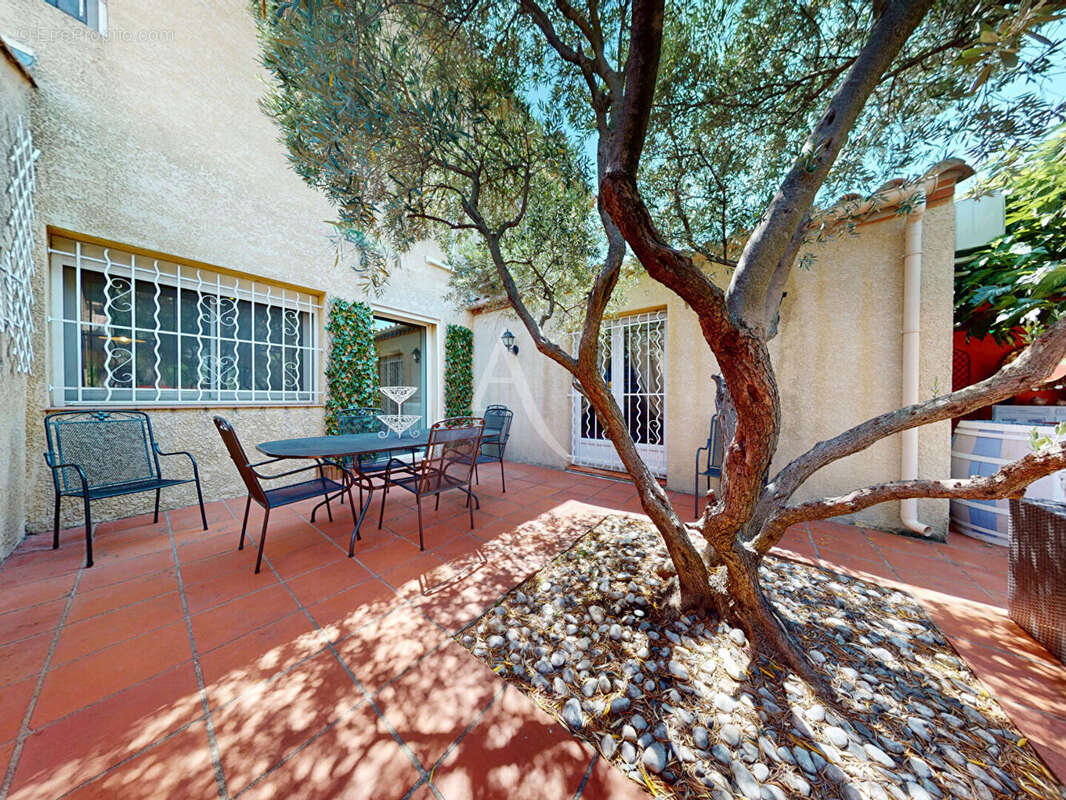Belle bâtisse en pierre avec jardin et garage - photo 16