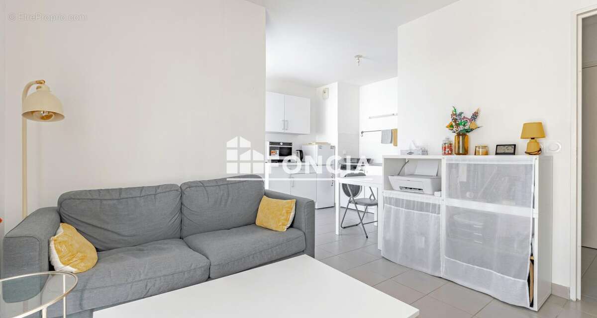 Appartement à AVRILLE