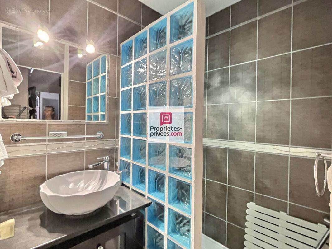 MAISON 205 m² -  2 Logements Piscine & 2 Garages - photo 8