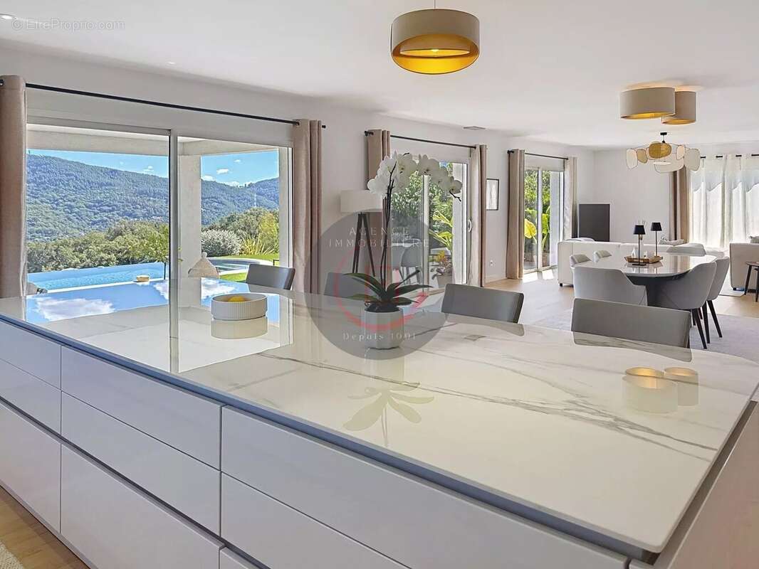 Maison à LES ADRETS-DE-L&#039;ESTEREL