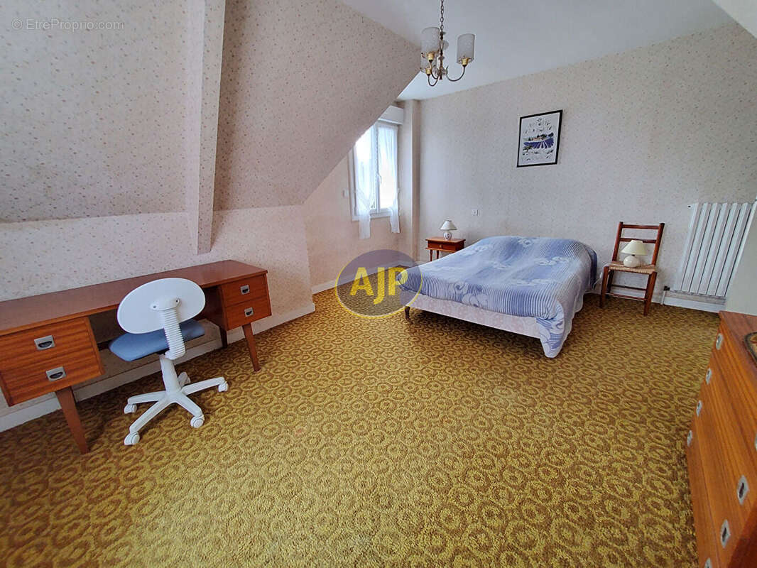 Maison à SAINT-THURIAU