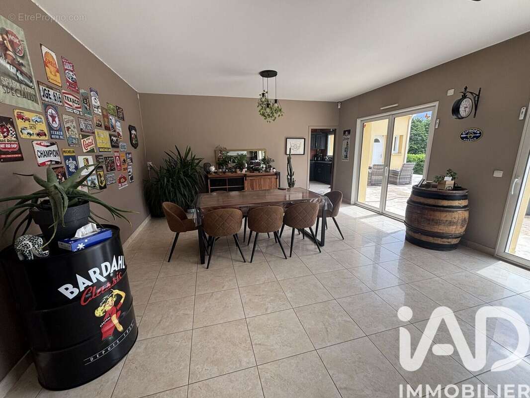 Maison 325 m² à Manou  - photo 3