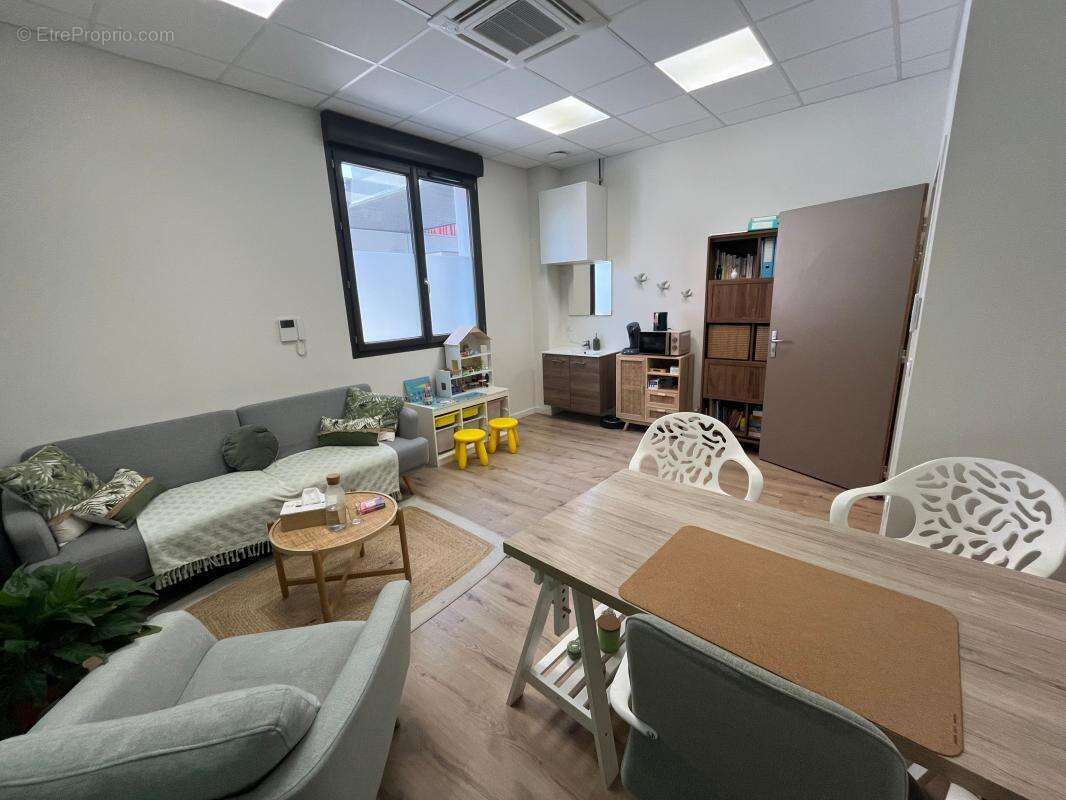 Commerce à CHARVIEU-CHAVAGNEUX