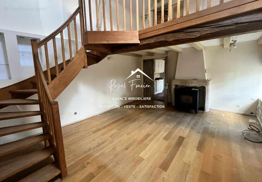 Salon - Maison à L&#039;ILE-BOUCHARD