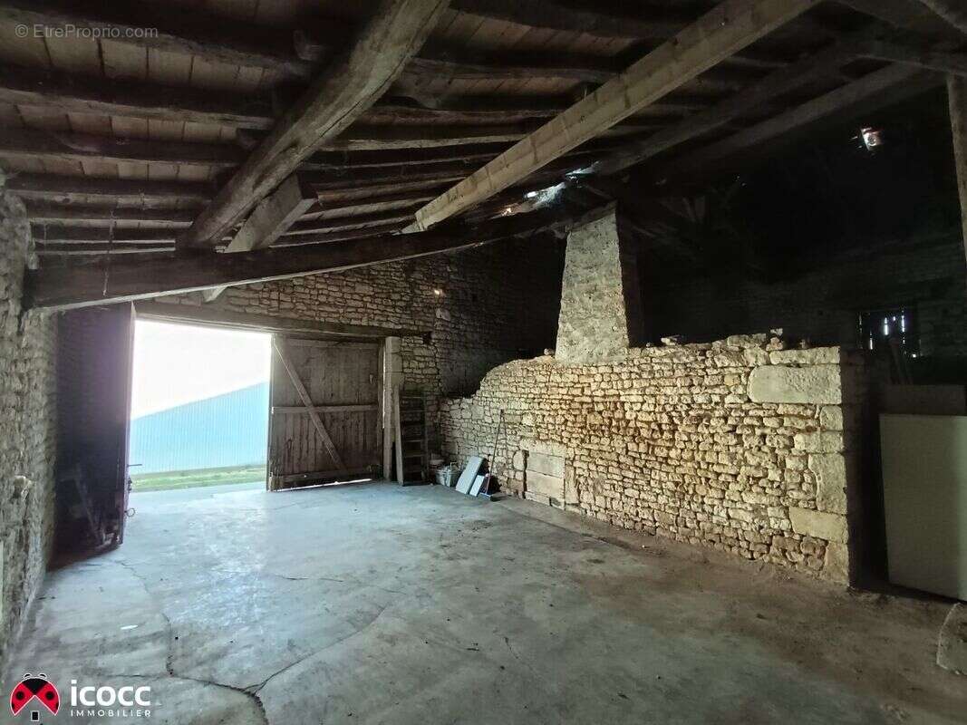 Maison à SAINT-ETIENNE-DE-BRILLOUET