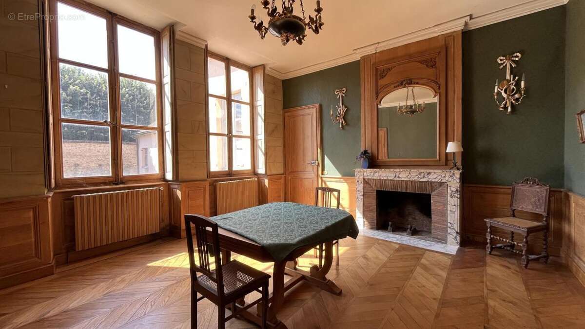 Hôtel particulier du 18ème siècle ouvrant sur cour fermée - photo 15