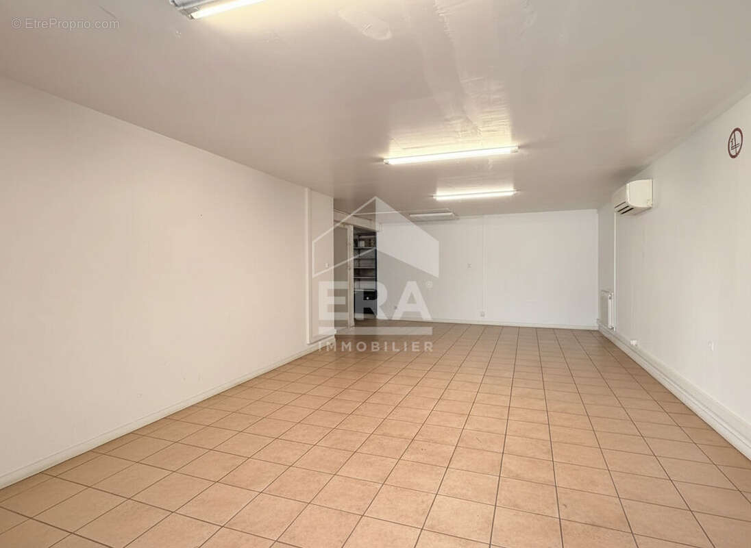 Local commercial 85m² à lançon-provence - photo 2