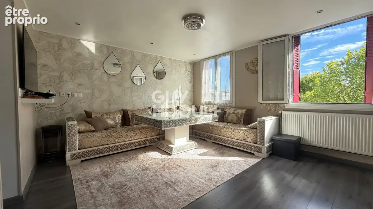 Photo Appartement à Stains au prix de 139 000€