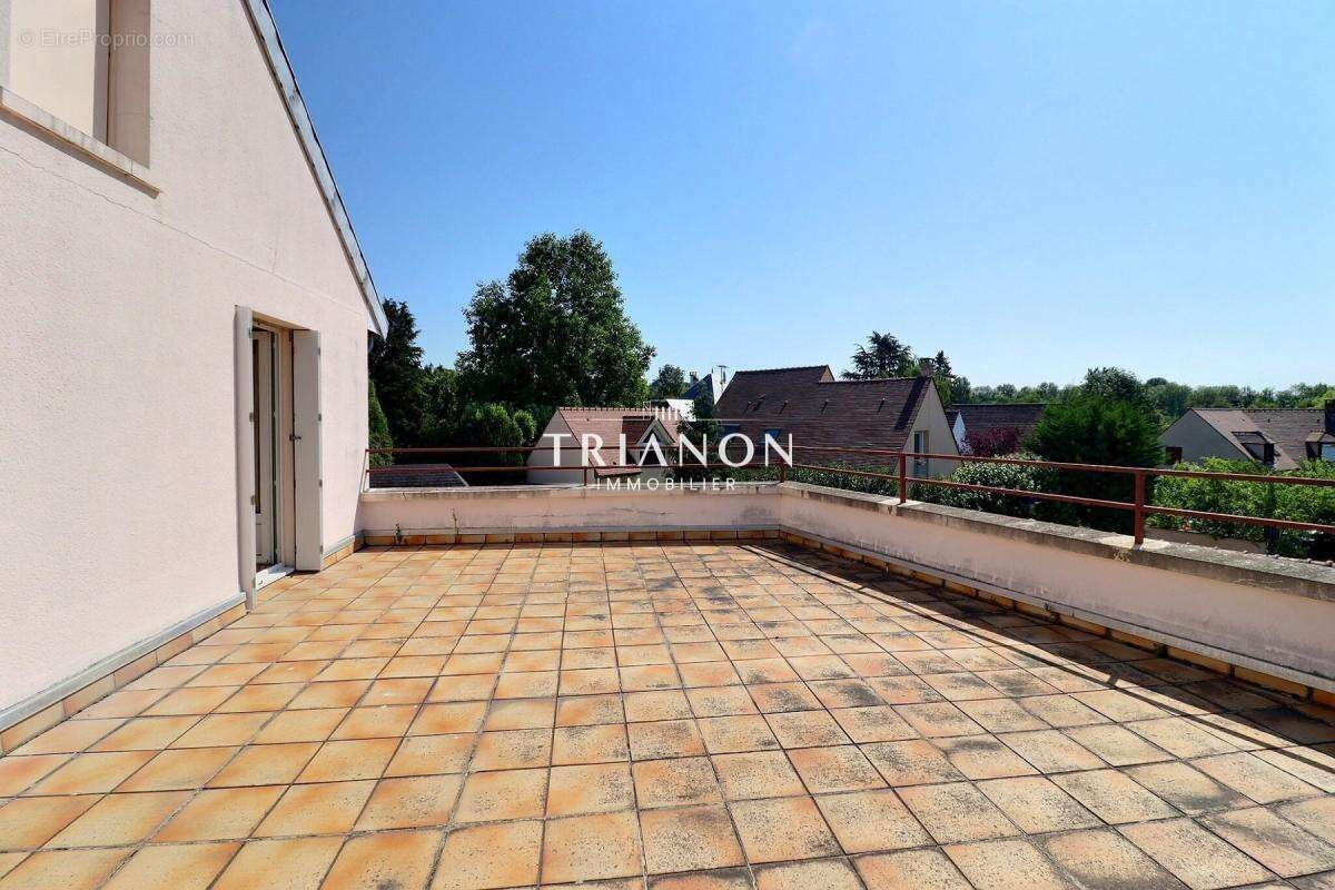 Local d'activité 350 m² + habitation 95 m² et environ 300 m² d'extérieurs - photo 16