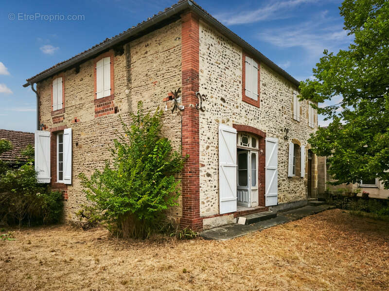Dpt Gers (32), à vendre SAINT MONT Maison ancienne T4 de 160 m² habitables en plain pied + grenier aménageable + grange attenant - photo 15