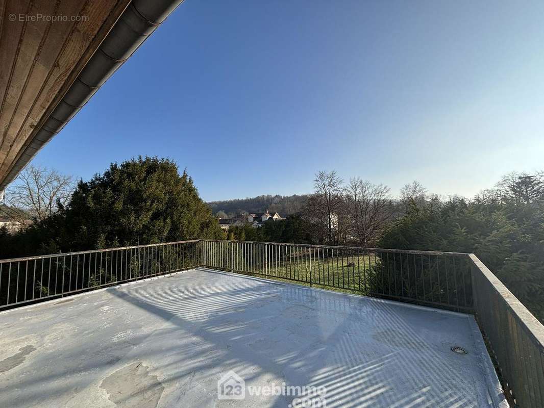 Terrasse étage - Maison à DIEUE-SUR-MEUSE