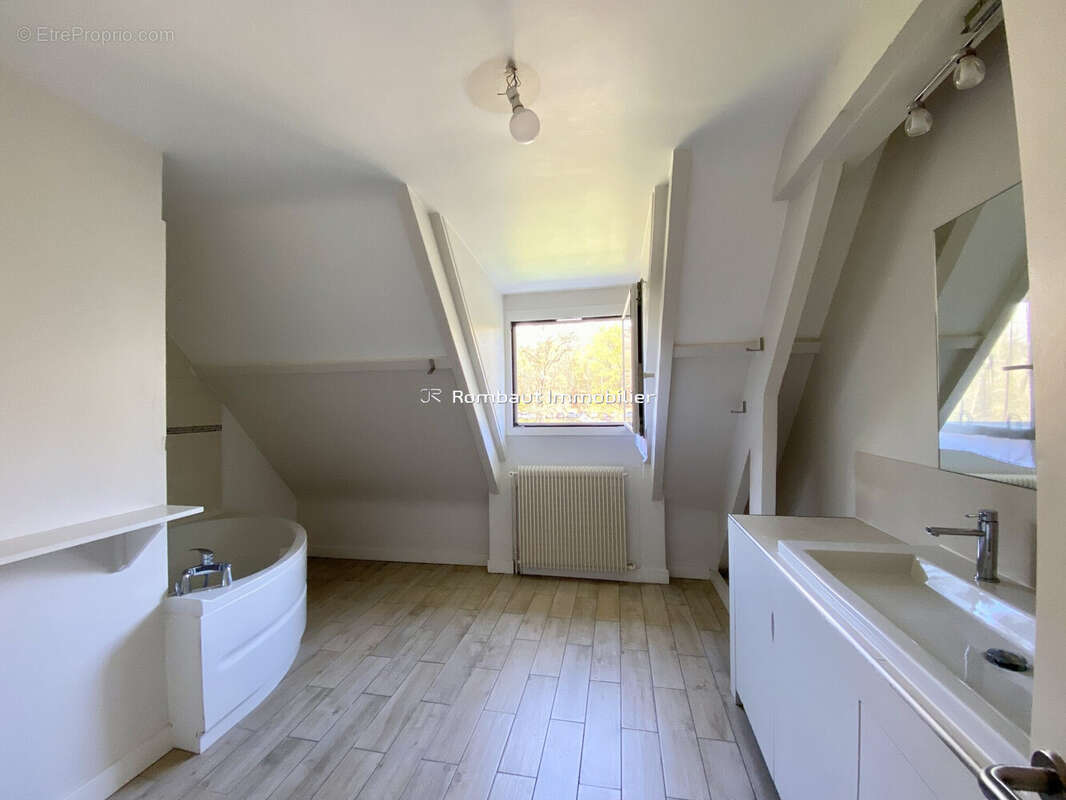 Maison à LA CELLE-SAINT-CLOUD