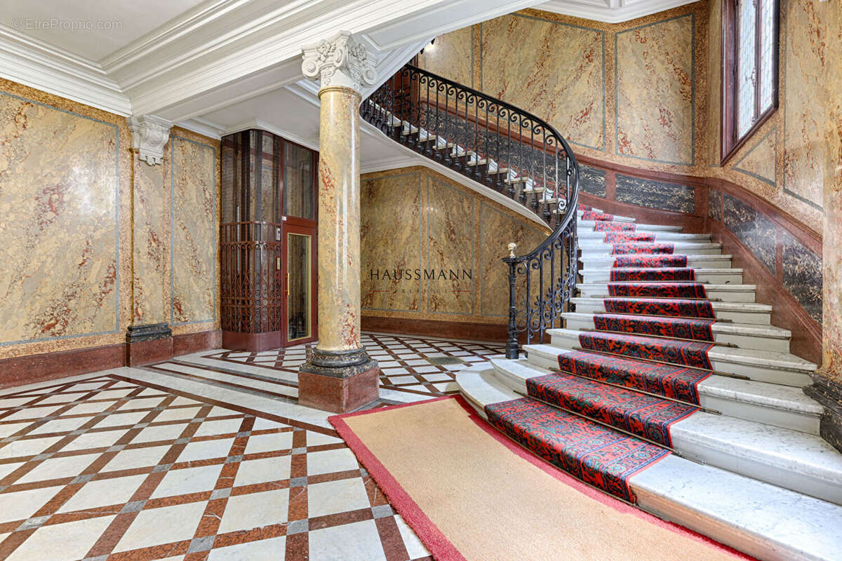 Appartement à PARIS-8E