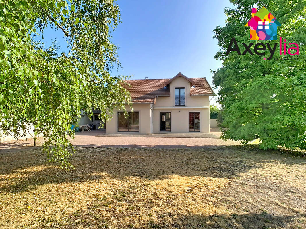  a vendre- riorges- maison de caractère avec extension sur terrain de 996 m2 avec puits - photo 13