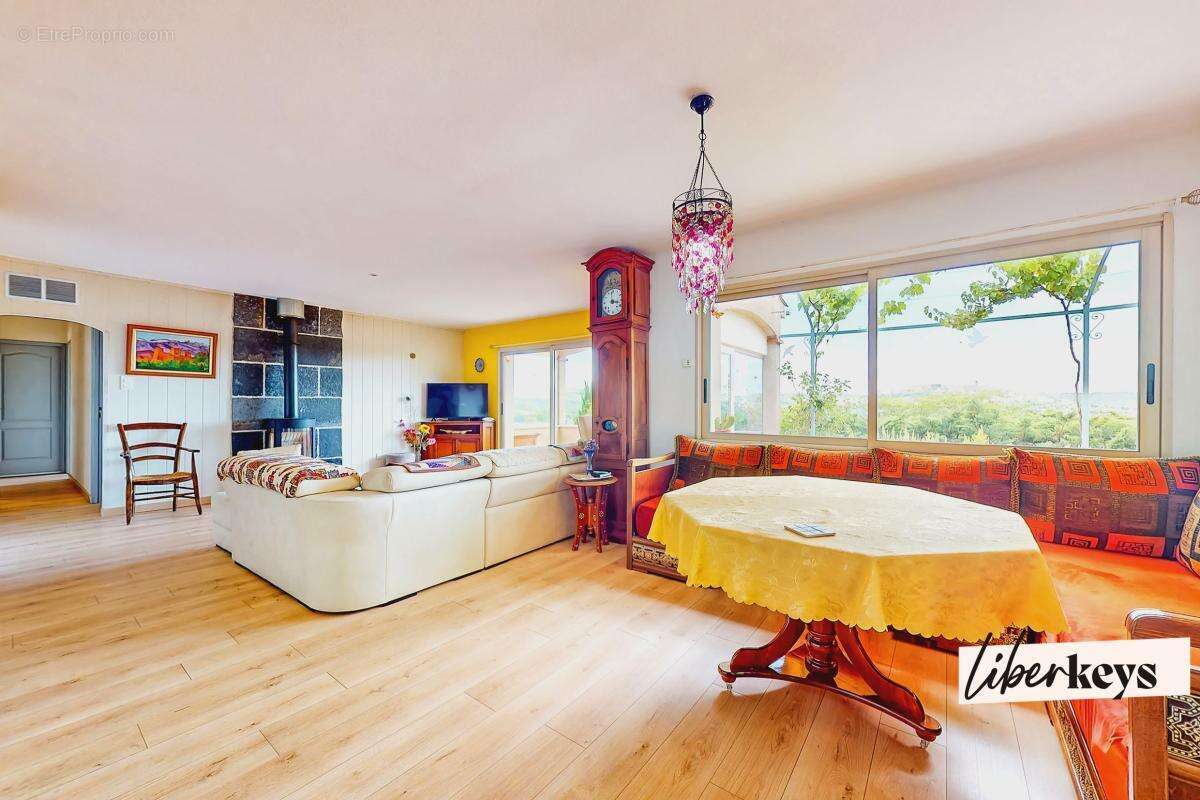 Villa de plain pied T6 - Vue panoramique - Terrain paysager et verger - photo 6