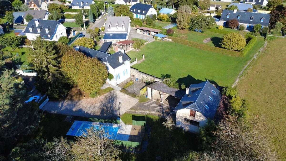 Maison à POUEYFERRE