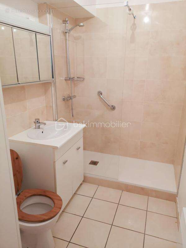 Studio de 35 m² à côté de L'ESIEE avec parking et cave - photo 9