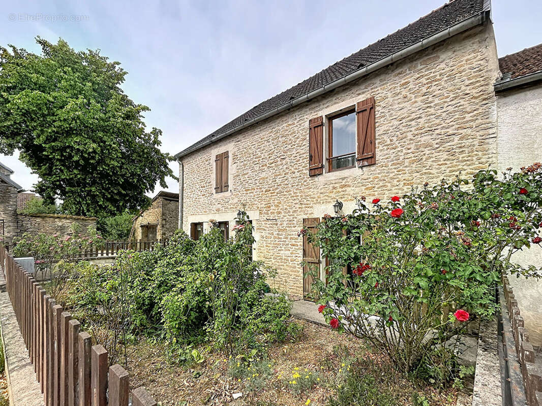 Maison Mouilleron 5 pièce(s) 158 m2 - photo 2