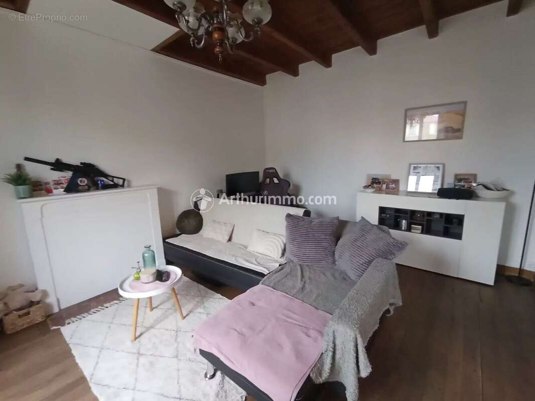 Maison à SAINT-GEORGES-DE-LONGUEPIERRE