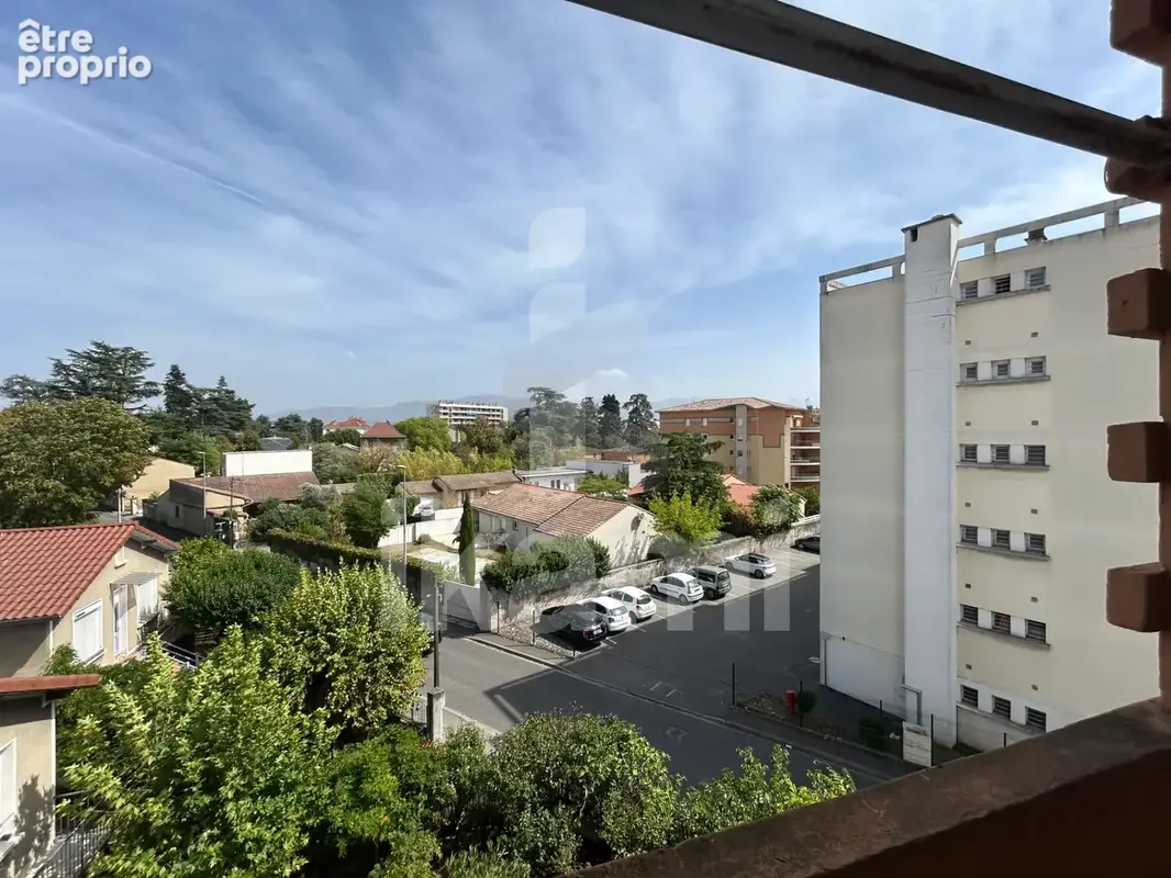 Appartement T3 avec double balcon, place de parking en hyper centre de Romans - photo 10