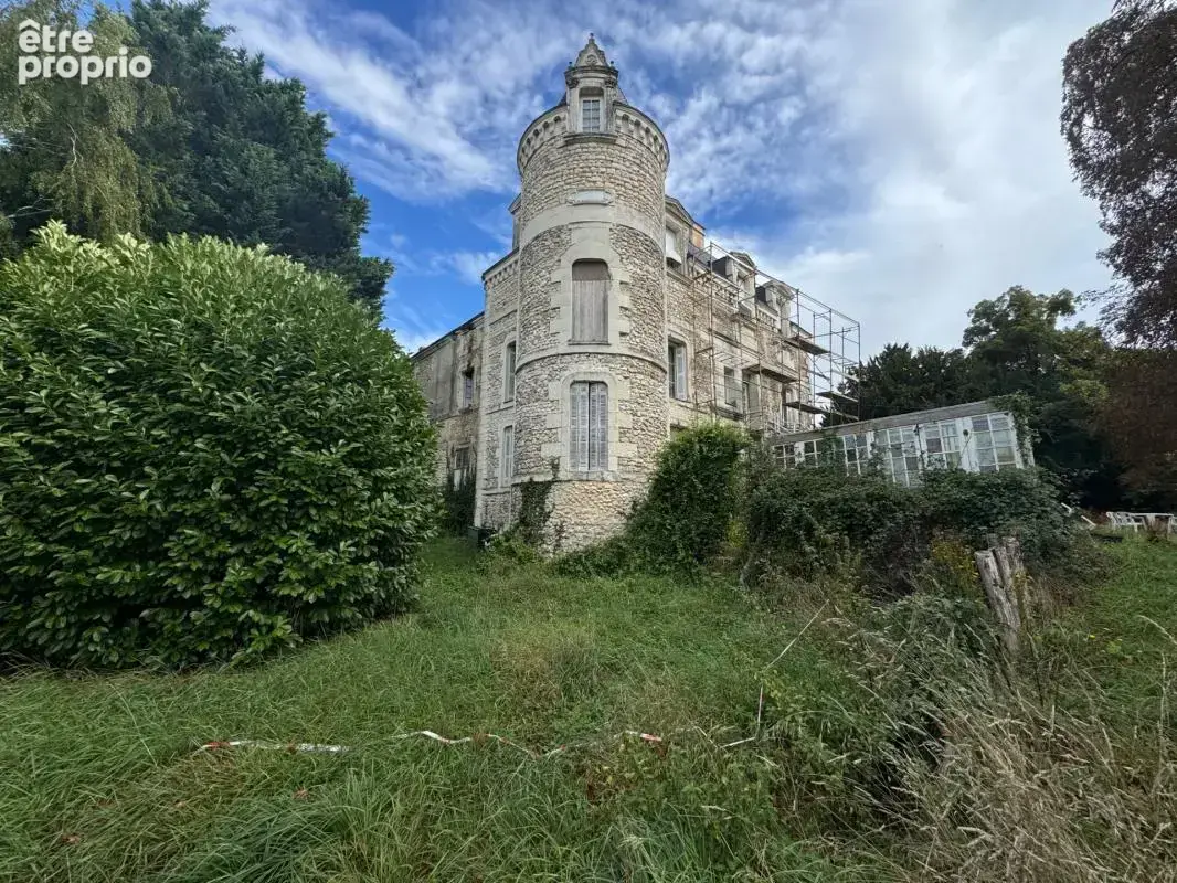 Château de Penchien – Domaine de caractère à réinventer, fort potentiel événementiel et touristique – Mansigné (Sarthe) - photo 4