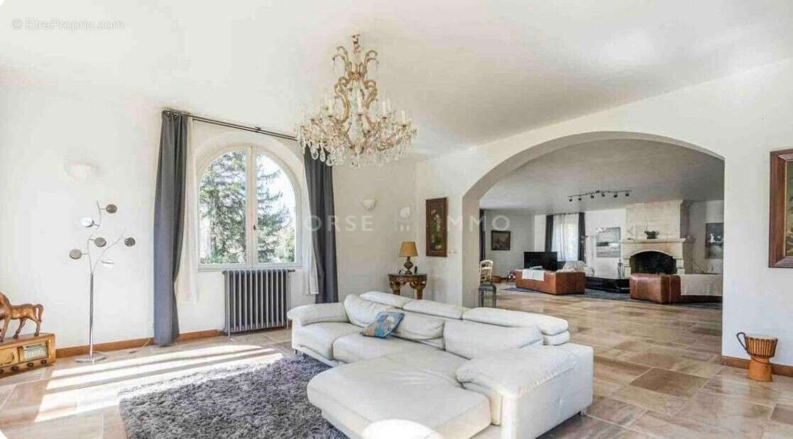 Maison 800 m² à Charleval  - photo 5