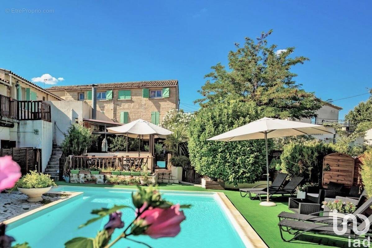 Photo 1 - Commerce à UZES