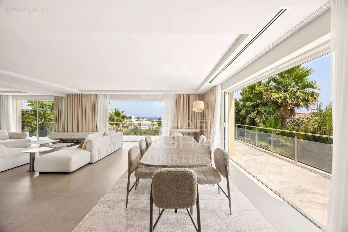 Splendide villa contemporaine rénovée  de 320 m² située dans un domaine privé - photo 4