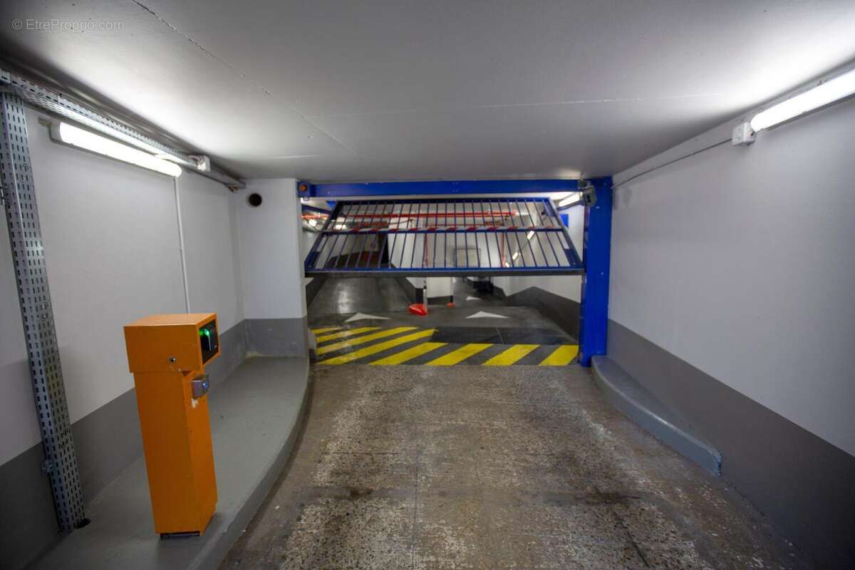Photo 2 - Parking à PARIS-17E