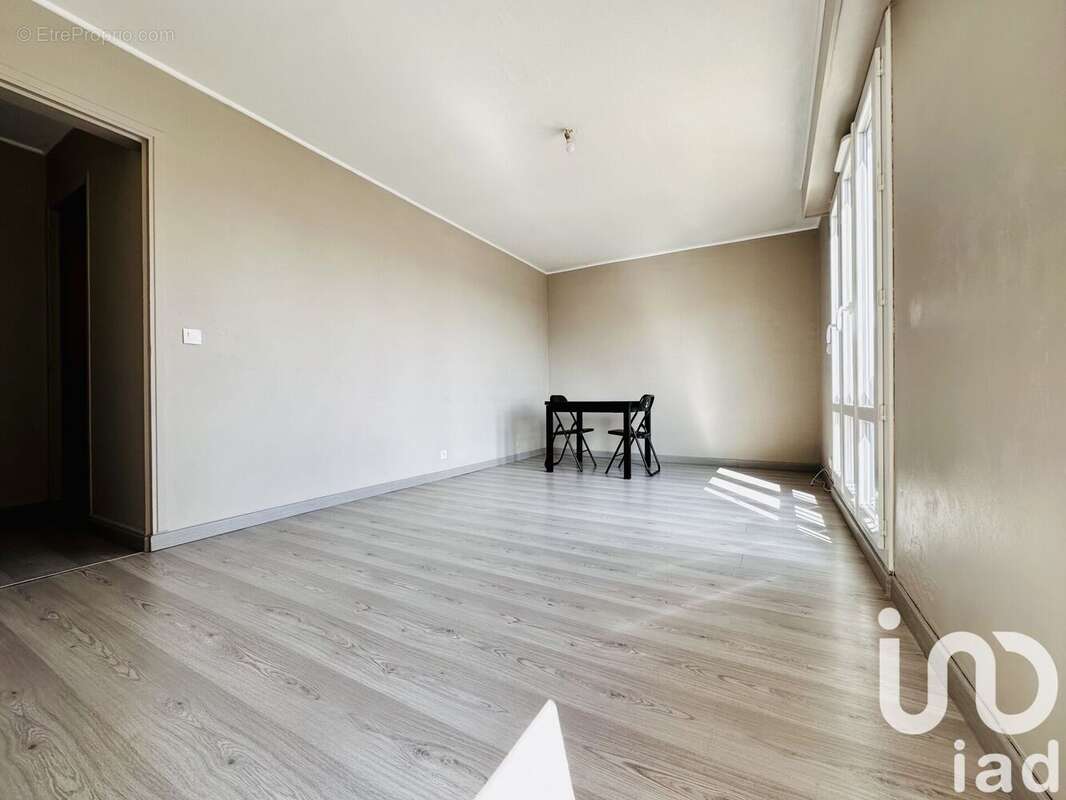 Photo 3 - Appartement à SAINT-JEAN-DE-LA-RUELLE