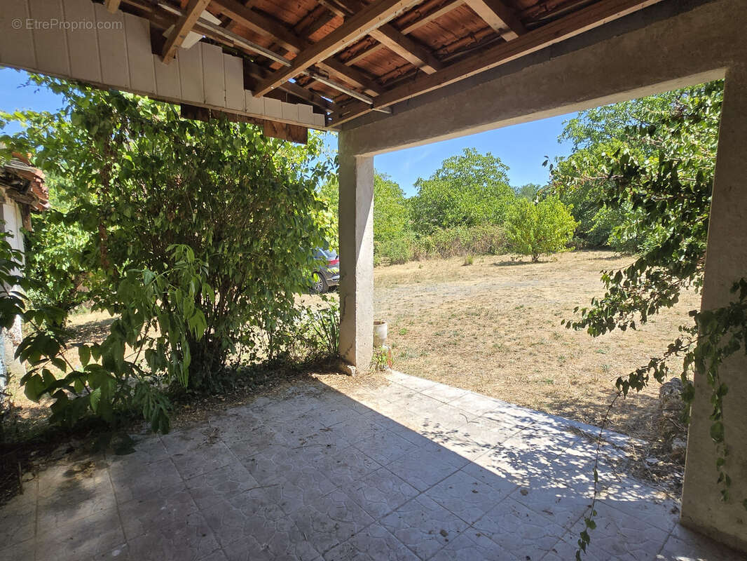 Ensemble de bâtiments à restaurer sur 4900m2! - photo 16
