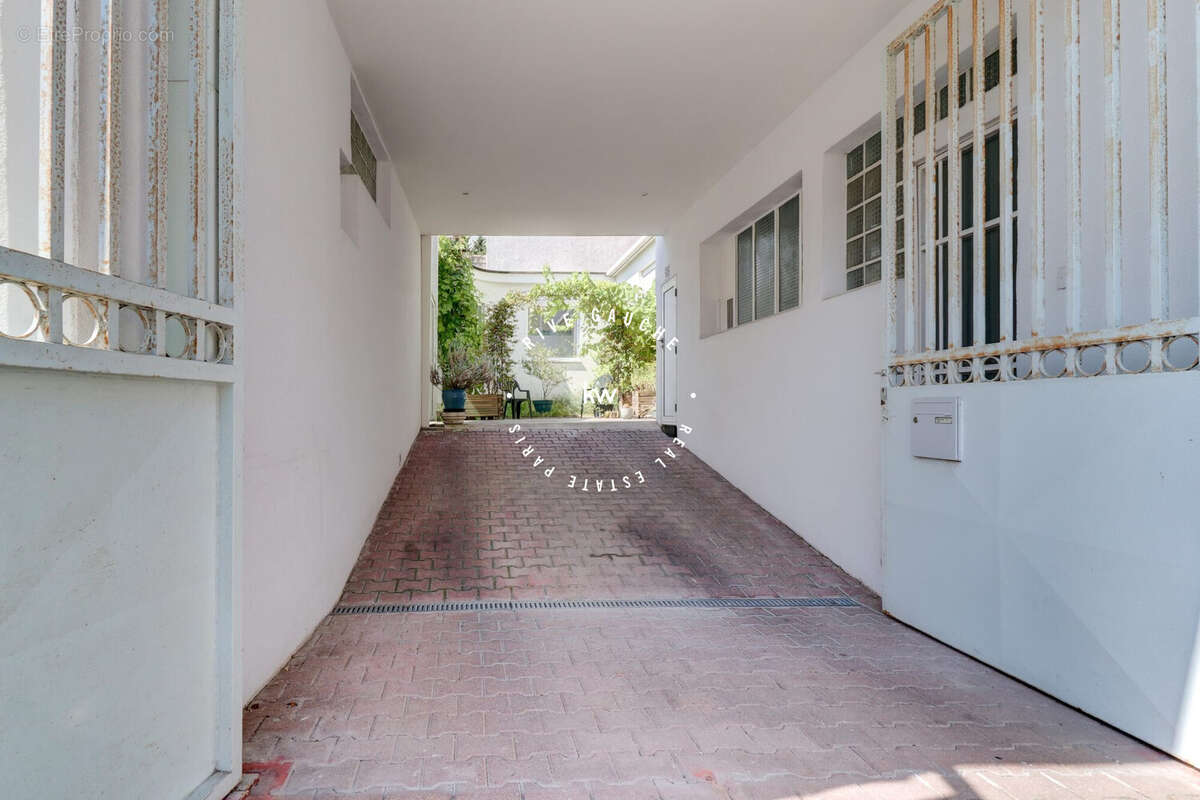 Maison 220 m² à Gentilly  - photo 2