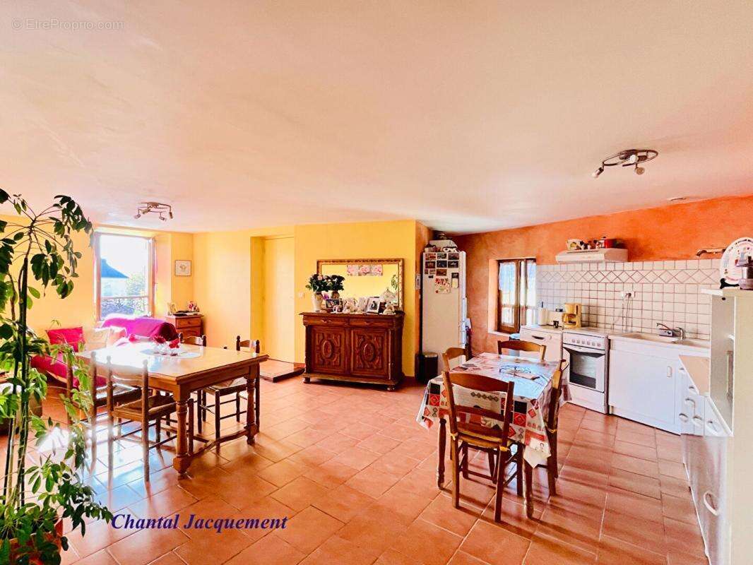 Maison à CORGNAC-SUR-L&#039;ISLE