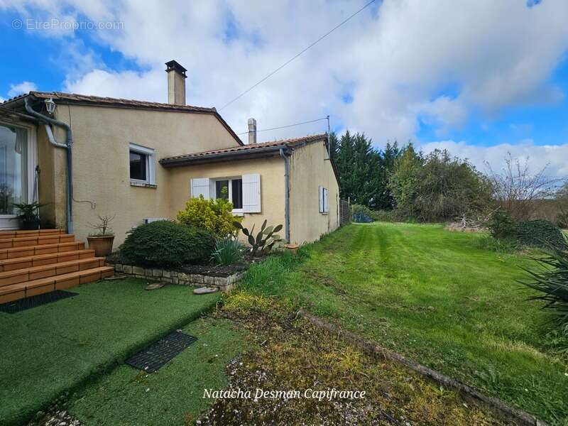 Maison familiale 239 m² au cœur de la nature – 7 pièces – Fort potentiel -  SAINTE COLOMBE (17) - photo 19