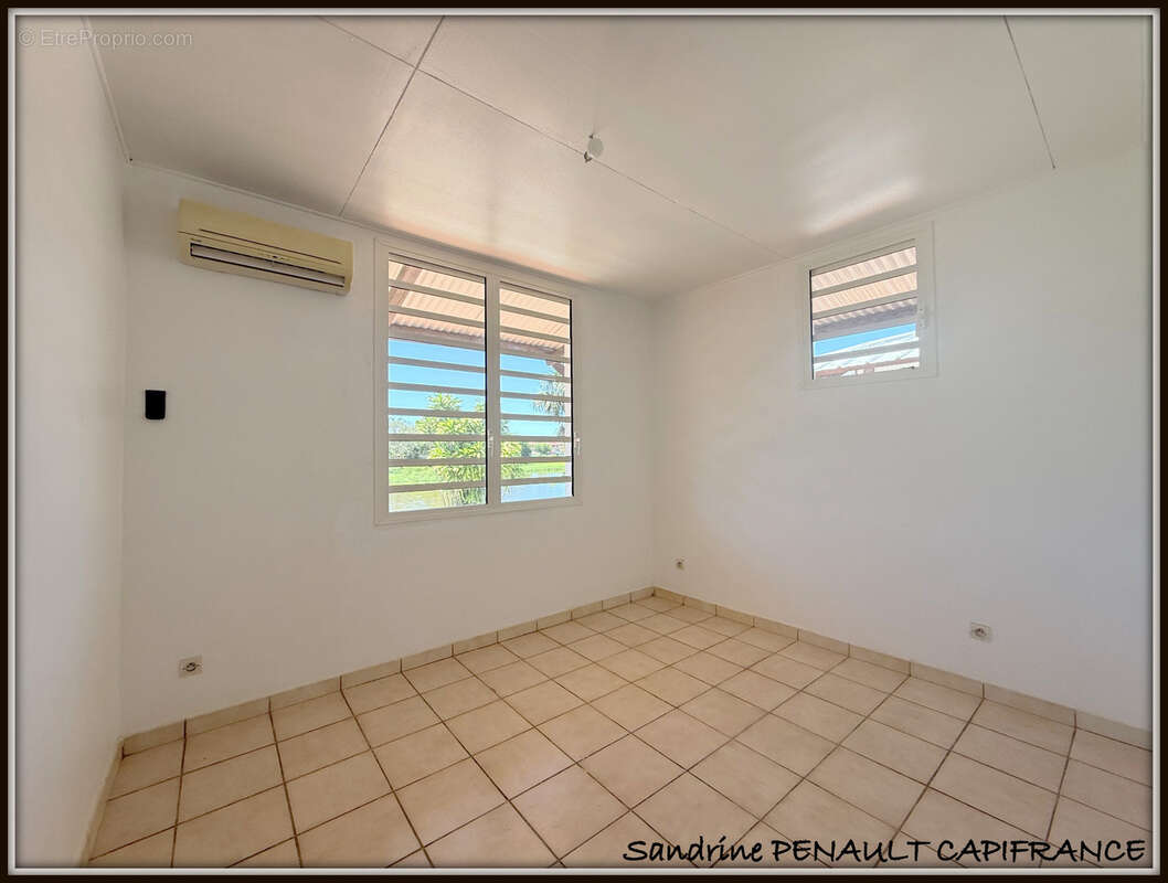 A vendre a kourou (97310) une charmante villa t6 de 120 m² - terrain de 466 m² - au prix de 390 000 € - photo 13
