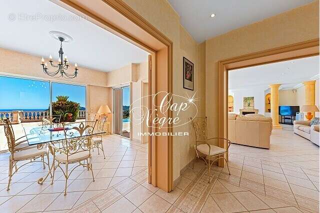 Maison à MANDELIEU-LA-NAPOULE