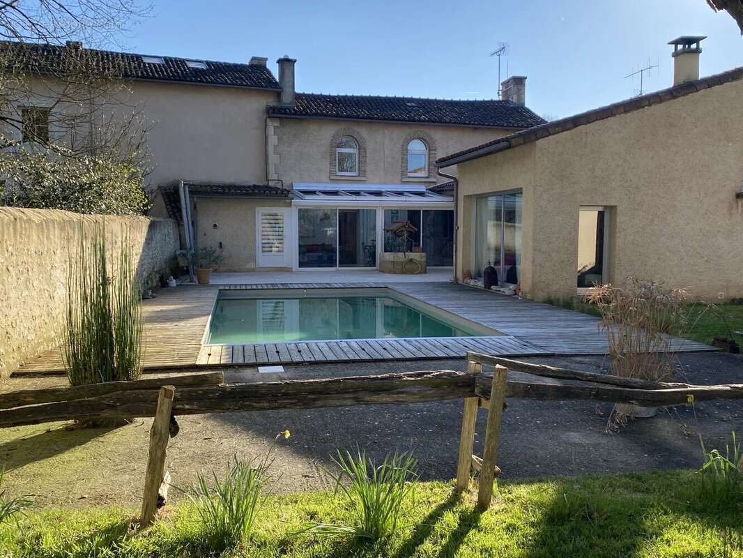 Maison à FONTAINE-LE-COMTE