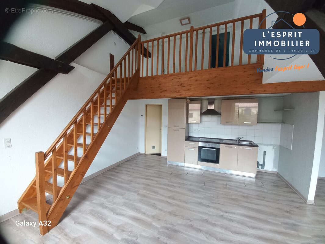 Appartement à COIN-LES-CUVRY