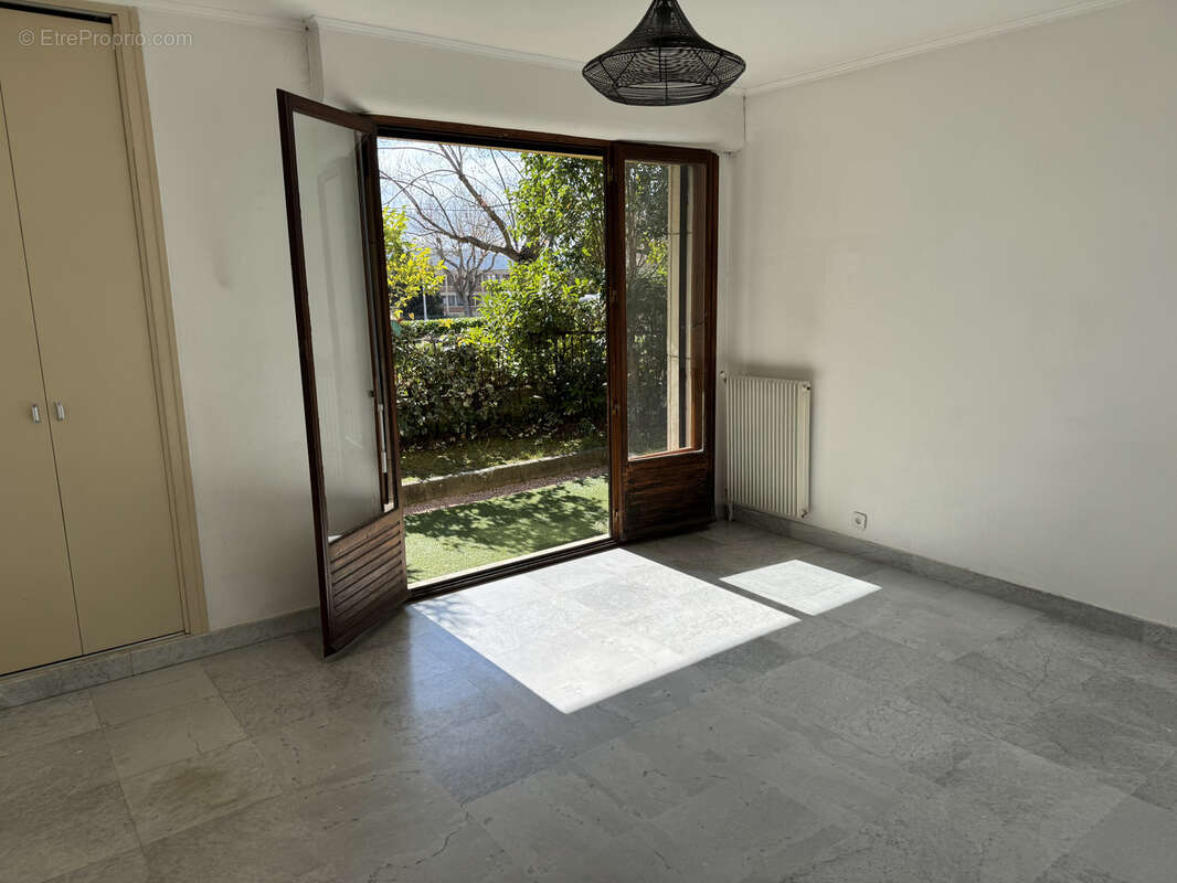 Aix en Provence, appartement 3 pièces de 66 m2, terrasse, cave et garage fermé - photo 4