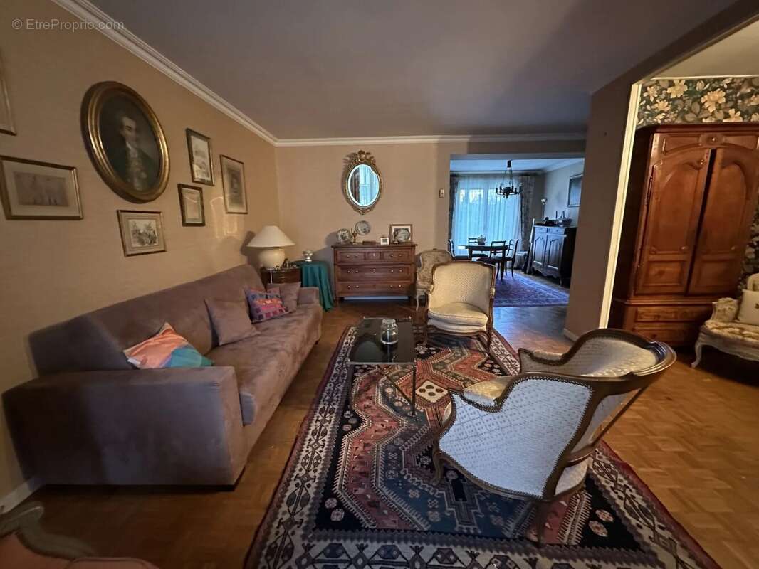 Maison à LE MESNIL-SAINT-DENIS