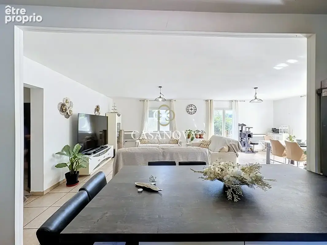 Villa indivuelle familiale avec jardin et piscine - photo 5